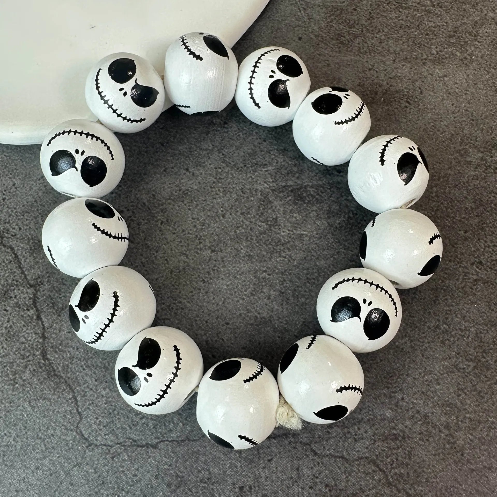 HalloweenSpookyMagnetHandmadeCouple_sNecklace-Veeddydropshipping-1