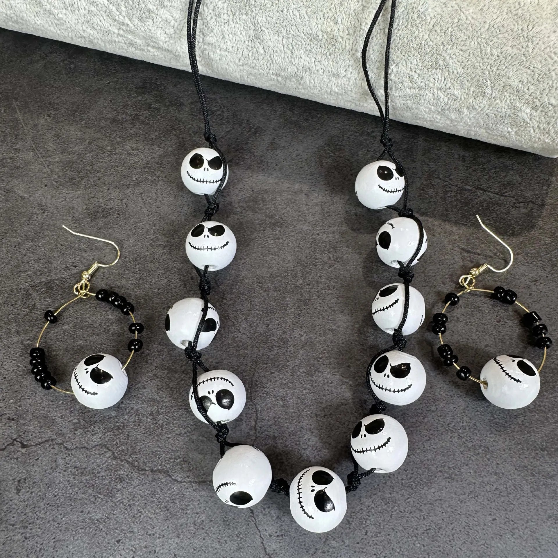 HalloweenSpookyMagnetHandmadeCouple_sNecklace-Veeddydropshipping-5